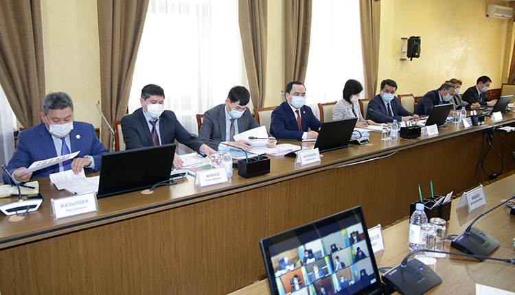 Аким Жамбылской области провел совещание по итогам социально-экономического развития региона за 3 месяца 2021 года