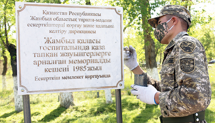 Военнослужащие облагородили места захоронения воинов Великой Отечественной войны