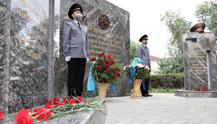 В Таразе открыли монумент сотрудникам департамента КНБ, погибшим при исполнении служебного долга