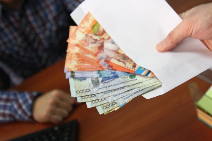 В Жамбылской области 14 человек, которые сообщили о фактах коррупции, получили 1,9 млн тенге
