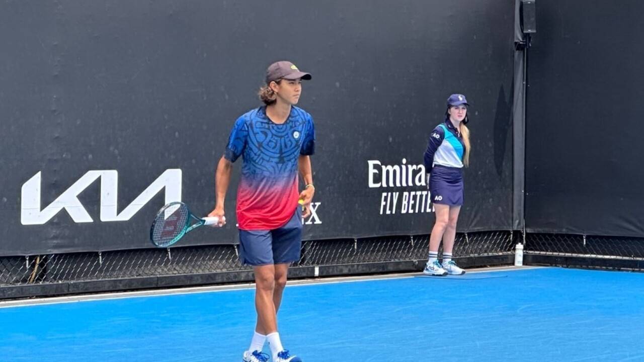 Амир Омарханов пробился в четвертьфинал юниорского Australian Open