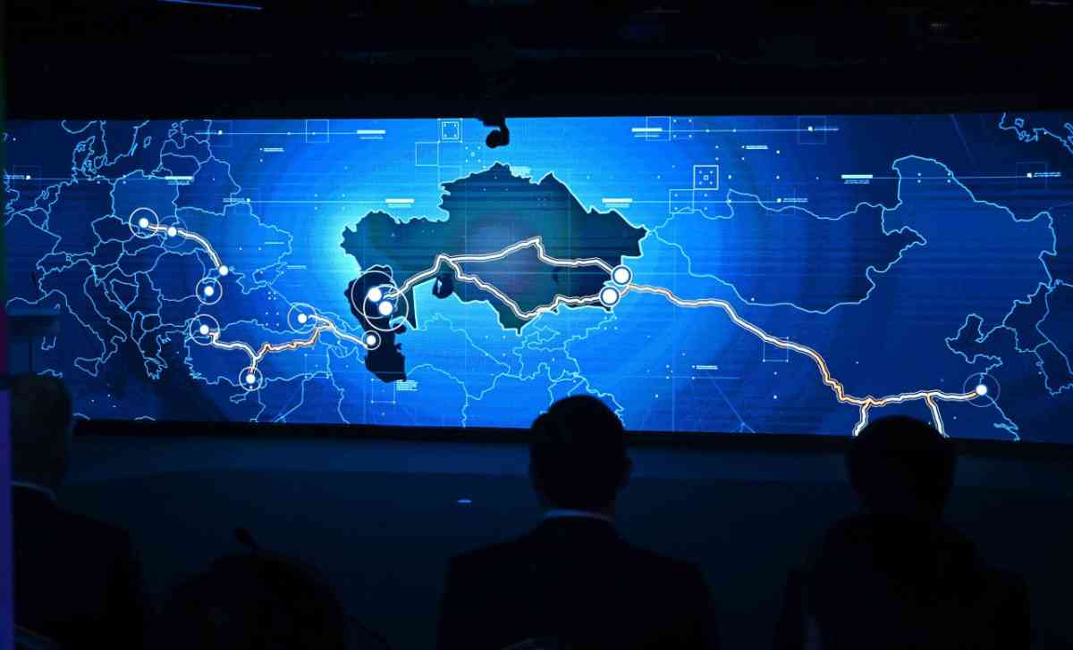 Токаев открыл новый Инновационный центр, созданный КТЖ совместно с Huawei