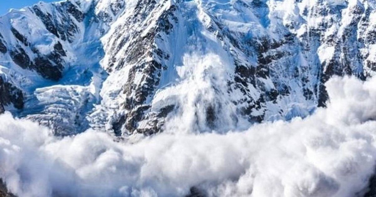 Из-за угроз лавин МЧС просит не подниматься в горы гостей и жителей Алматы