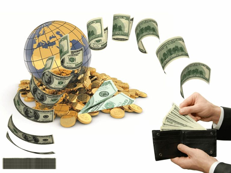 Из Казахстана переводами выводится денег в три раза больше, чем поступает