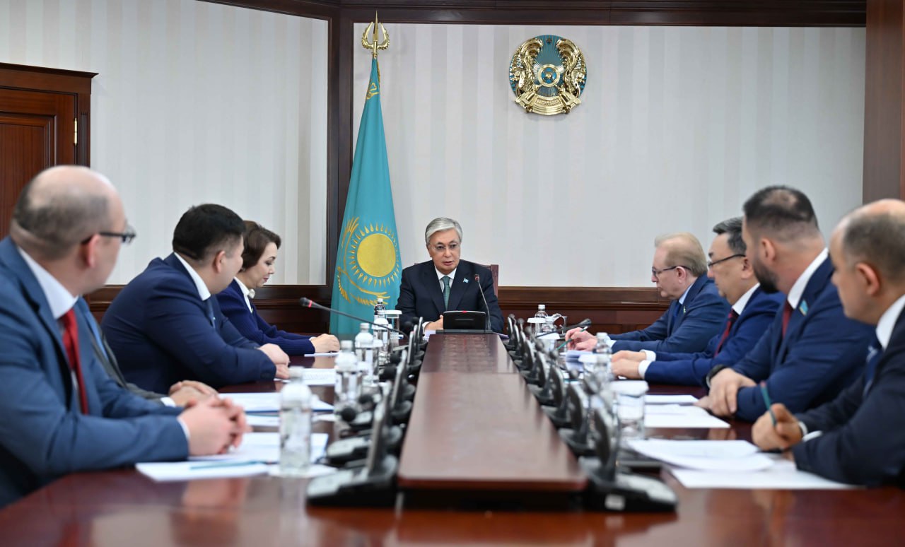 Президент провел консультации с главами парламентских фракций по кандидатуре Олжаса Бектенова