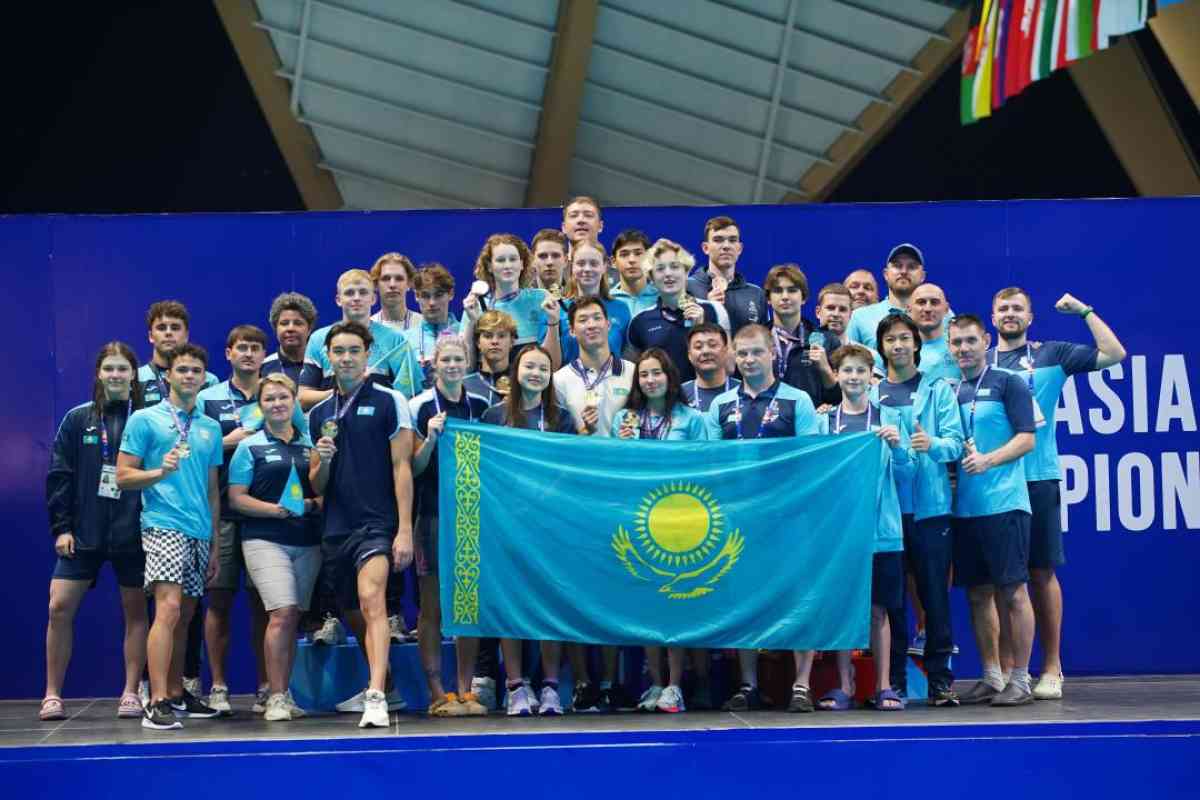 Сборная Казахстана по плаванию с историческим результатом выступила на чемпионате Азии