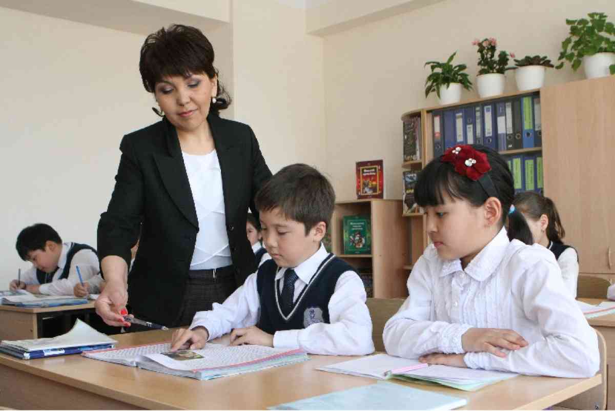 С 1 апреля педагогов в Казахстане будут принимать на работу через автоматическую систему