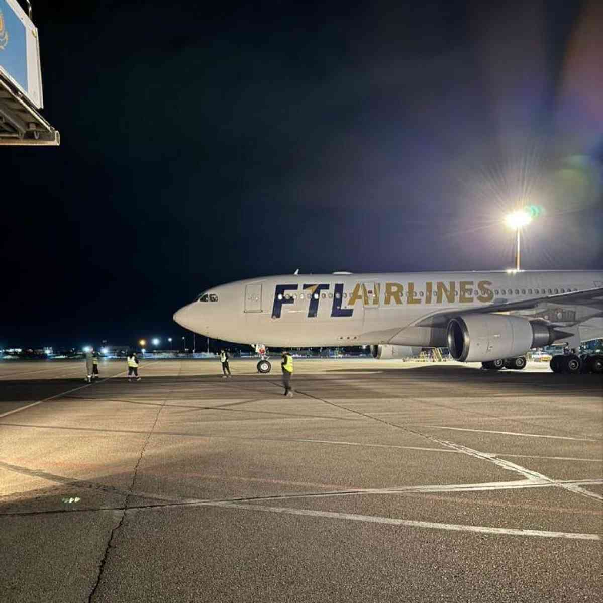 В аэропорту Шымкента впервые приземлился грузовой самолет из Парижа