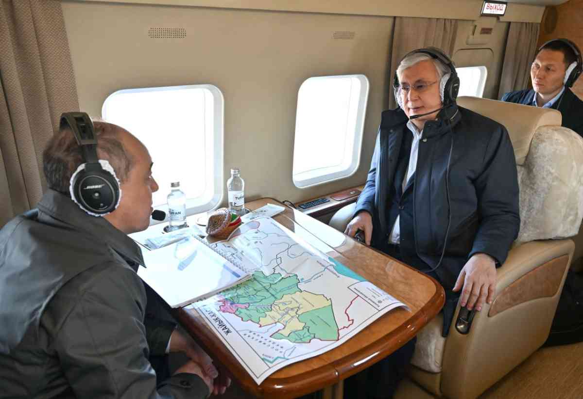 Президент совершил облет подтопленных территорий Западно-Казахстанской области
