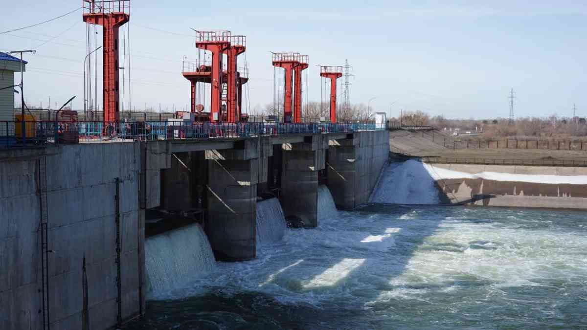 В Петропавловском гидроузле с начала паводков прибыло 42 млн кубометров воды, сброшено 24 млн