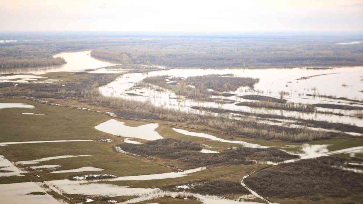 В ЗКО вновь начинается эвакуация людей - поднимается уровень реки Урал
