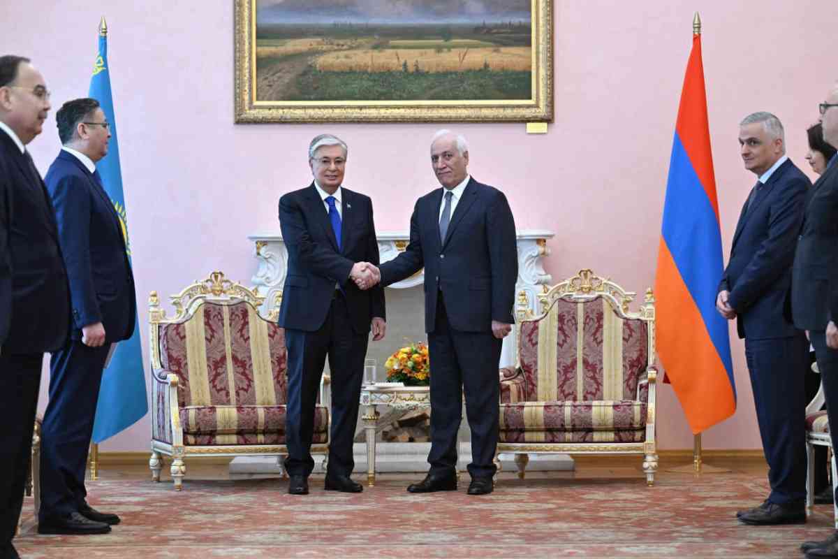 Глава Казахстана провел встречу с Президентом Армении Ваагном Хачатуряном