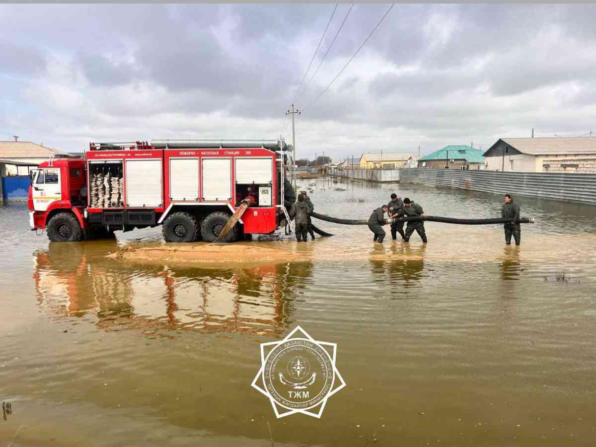 Спасатели продолжают бороться с паводками в нескольких регионах страны