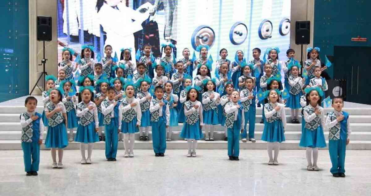 Ко Дню государственных символов Казахстана дети запустили челлендж