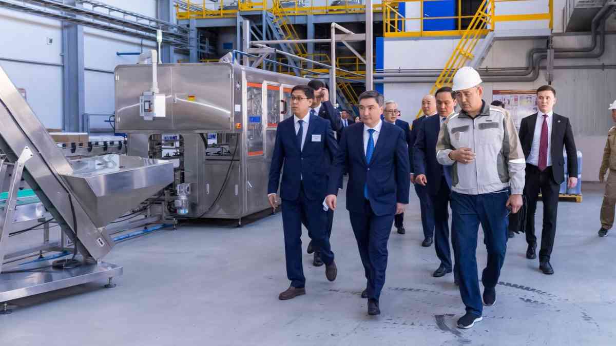 Премьер-министр ознакомился с промышленными предприятиями Жамбылской области