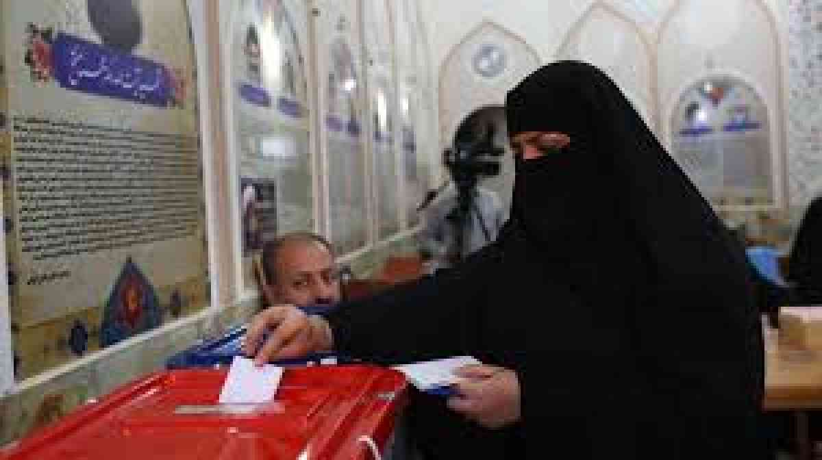 В Иране начались досрочные выборы президента