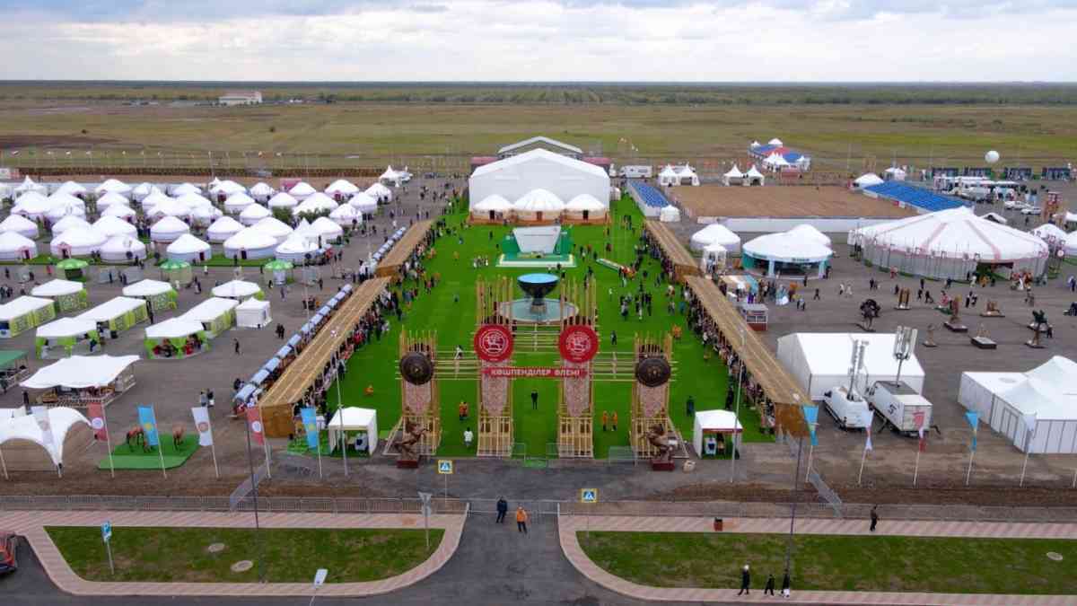 В Астане состоялось открытие этноауыла «Көшпенділер Әлемі» вблизи ипподрома «Казанат»