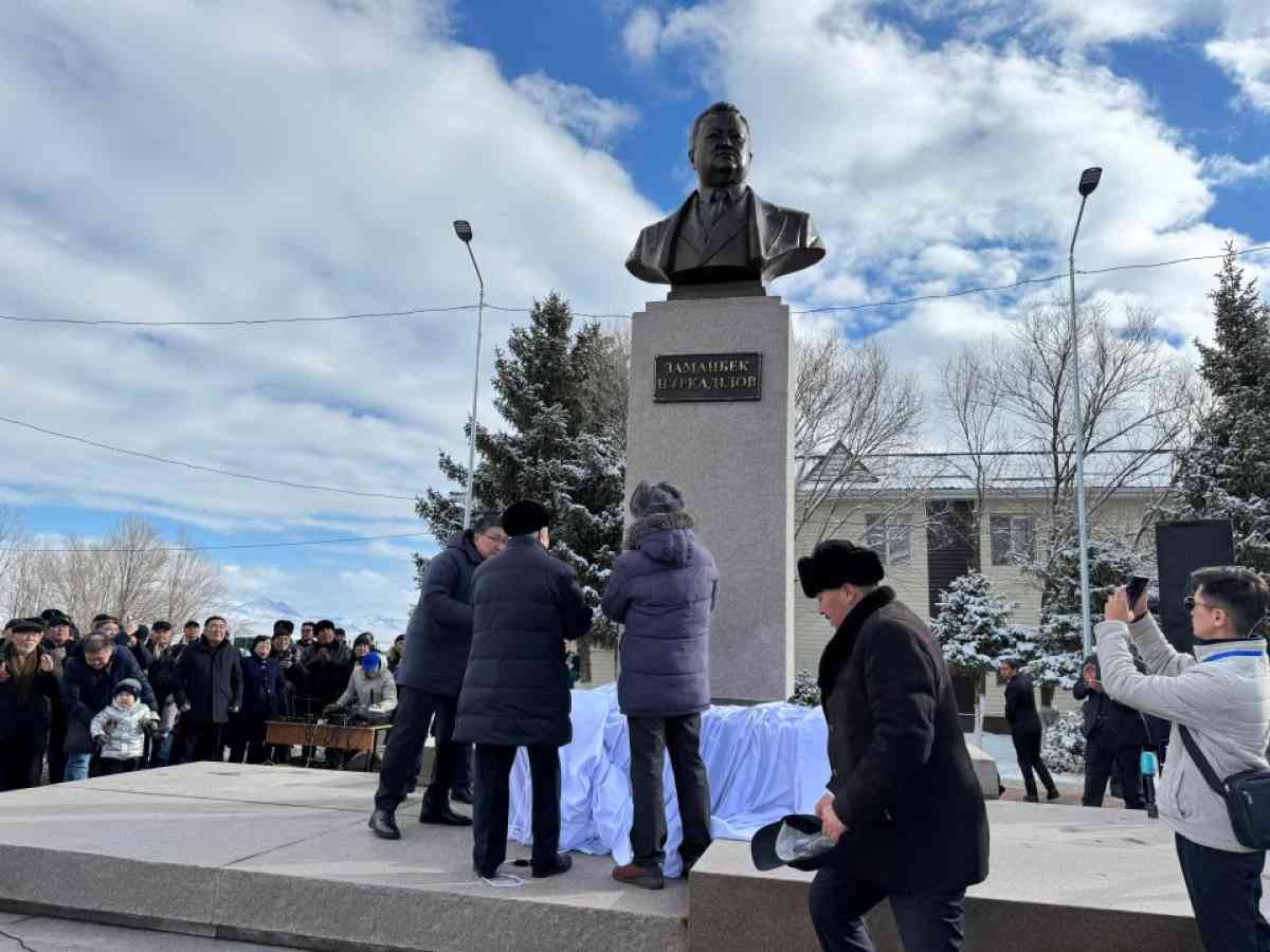 В честь Заманбека Нуркадилова открыли бюст в Алматинской области