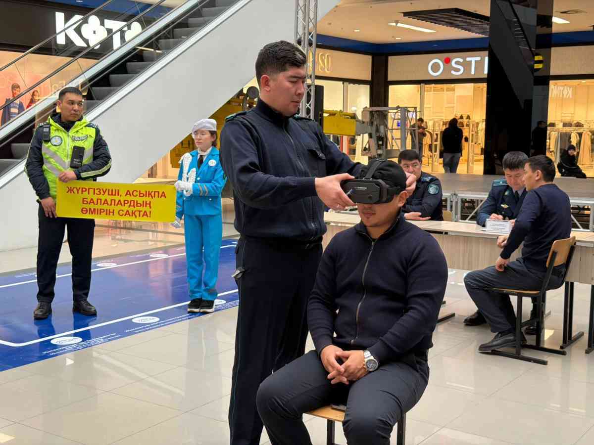 В Таразе полицейские первыми в стране показали последствия вождения в нетрезвом виде через виртуальную реальность